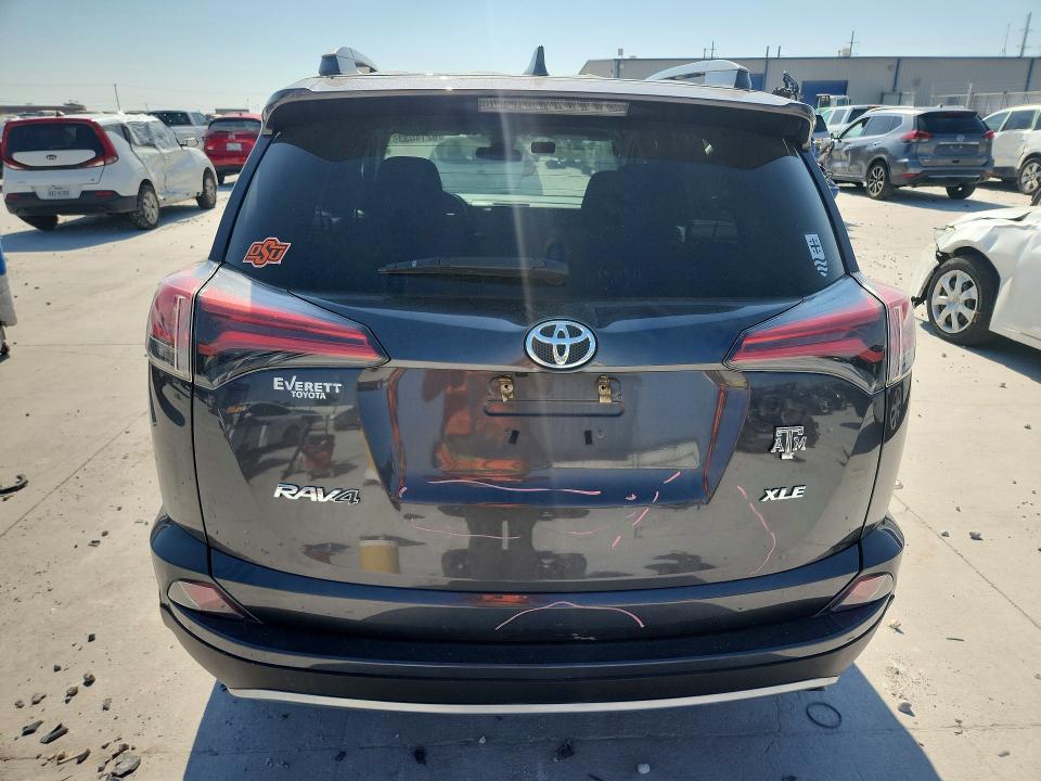 62140336 :رقم المزاد ، 2T3WFREV3JW405753 vin ، 2018 Toyota Rav4 مزاد بيع