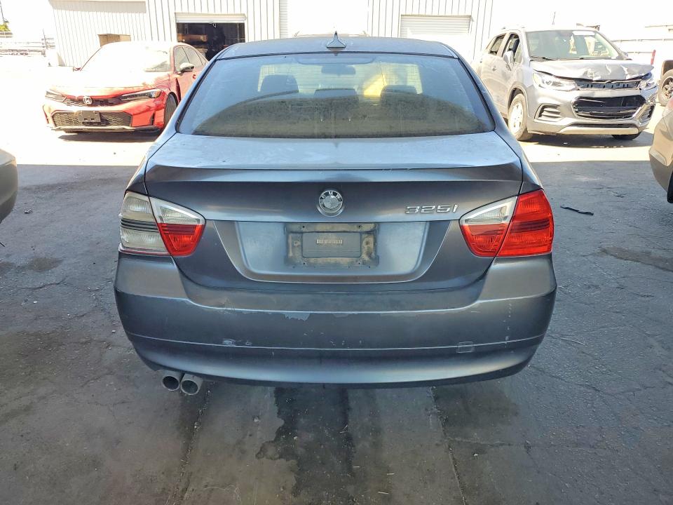 2006 Bmw 325 მანქანა იყიდება აუქციონზე, vin: WBAVB13556KR62222, აუქციონის ნომერი: 63250316