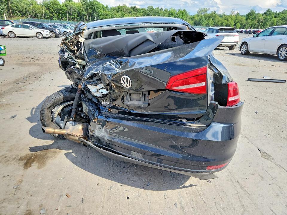 60421056 :رقم المزاد ، 3VW2K7AJ2FM351515 vin ، 2015 Volkswagen Jetta مزاد بيع