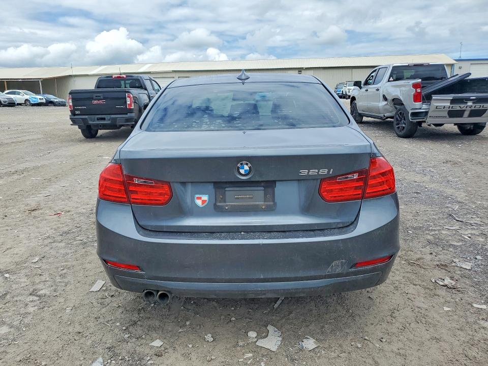 2015 Bmw 328 მანქანა იყიდება აუქციონზე, vin: WBA3A5G57FNS82932, აუქციონის ნომერი: 61164906