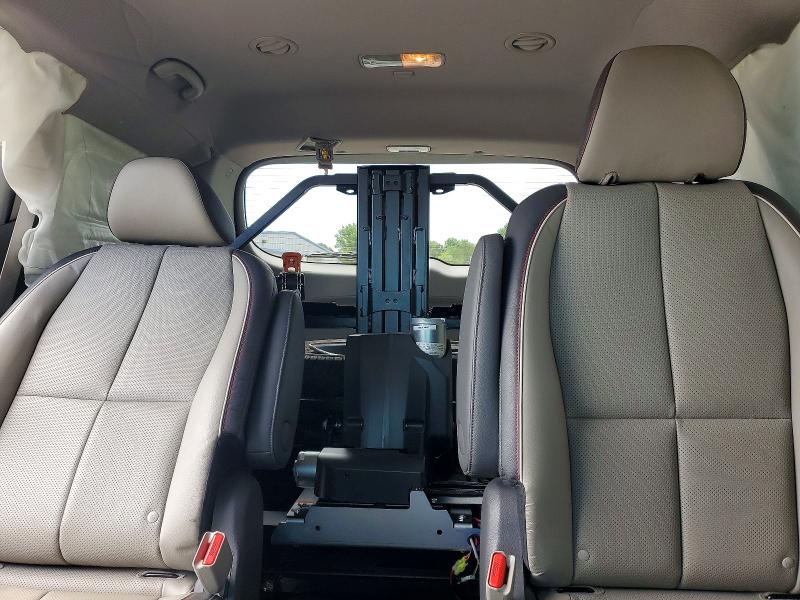 62275926 :رقم المزاد ، KNDMC5C16H6326470 vin ، 2017 Kia Sedona مزاد بيع
