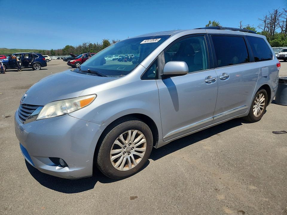 62413536 :رقم المزاد ، 5TDYK3DC8ES459185 vin ، 2014 Toyota Sienna مزاد بيع