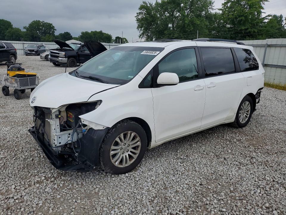 59669826 :رقم المزاد ، 5TDYK3DC3ES444268 vin ، 2014 Toyota Sienna مزاد بيع