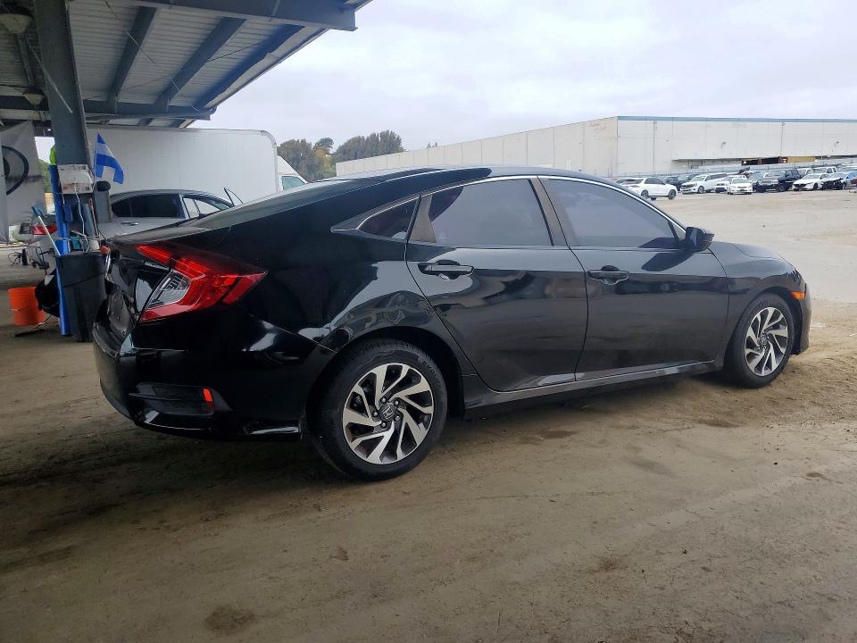 Продажа на аукционе авто 2018 Honda Civic, vin: 2HGFC2F55JH598701, номер лота: 60622716