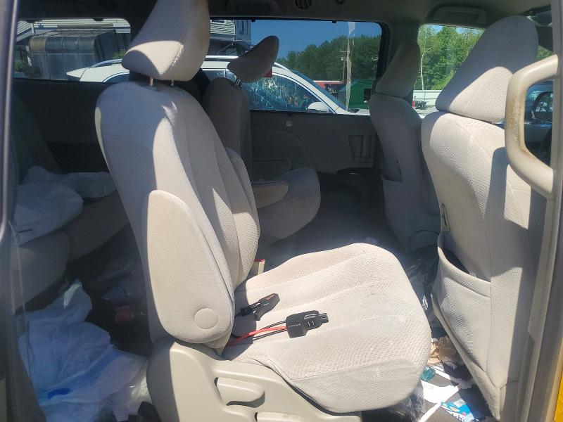 61474386 :رقم المزاد ، 5TDJK3DC5BS024637 vin ، 2011 Toyota Sienna مزاد بيع