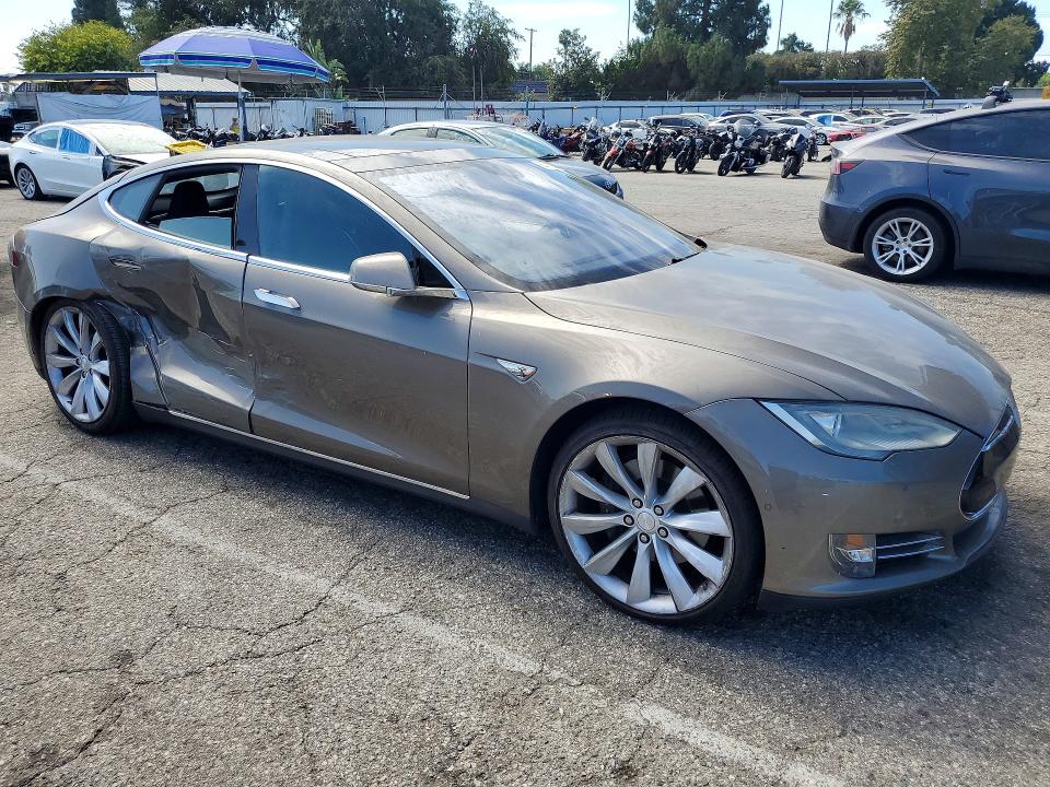2016 Tesla Model S მანქანა იყიდება აუქციონზე, vin: 5YJSA1E42GF137220, აუქციონის ნომერი: 62702206