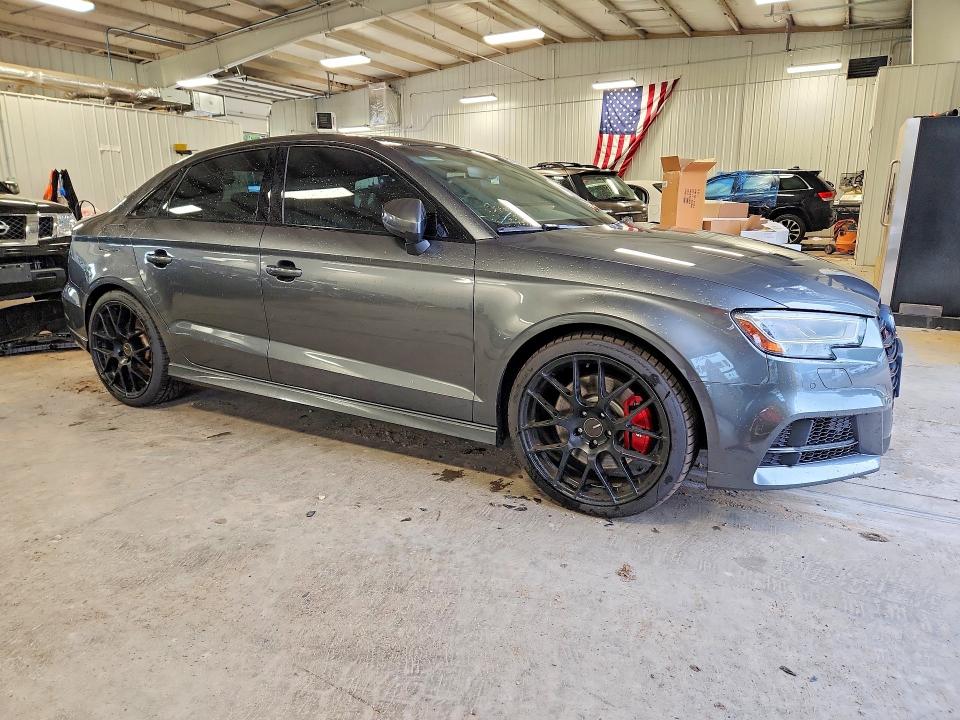 59794126 :رقم المزاد ، WAUB1GFF7J1033869 vin ، 2018 Audi S3 مزاد بيع