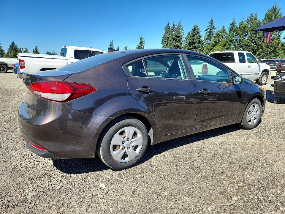 61984886 :رقم المزاد ، 3KPFK4A74JE214957 vin ، 2018 Kia Forte مزاد بيع