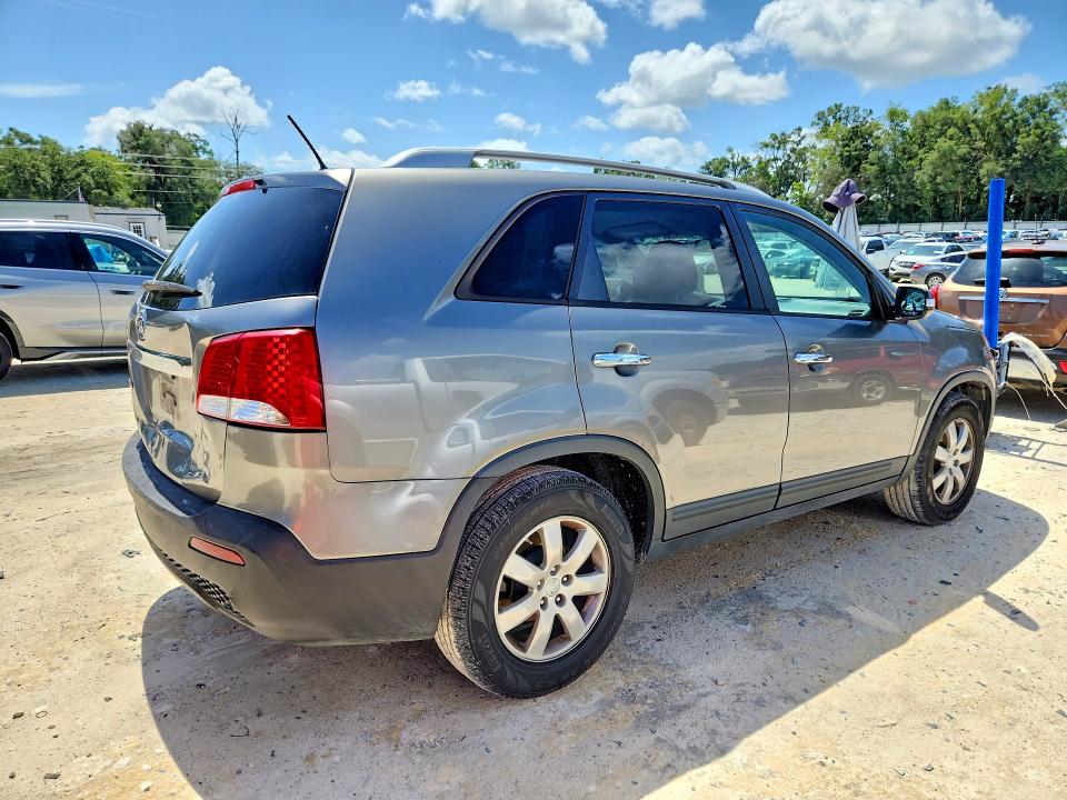 2013 Kia Sorento მანქანა იყიდება აუქციონზე, vin: 5XYKT4A22DG402772, აუქციონის ნომერი: 61008176