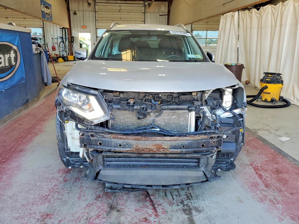 62978386 :رقم المزاد ، KNMAT2MV3HP517647 vin ، 2017 Nissan Rogue مزاد بيع