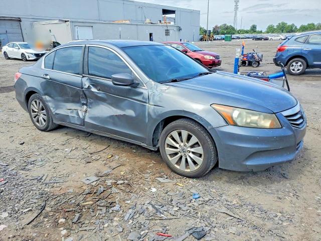 2011 Honda Accord მანქანა იყიდება აუქციონზე, vin: 1HGCP2F7XBA063257, აუქციონის ნომერი: 61925536