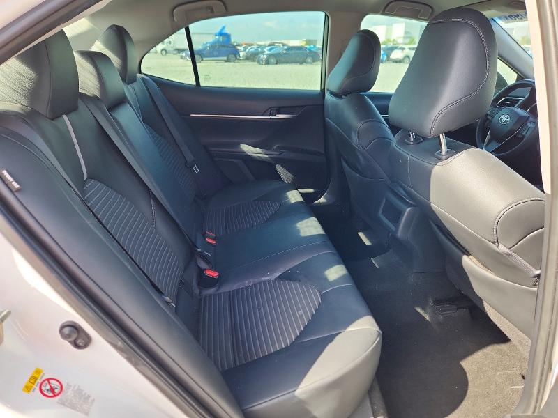 60650896 :رقم المزاد ، 4T1B11HK2JU568113 vin ، 2018 Toyota Camry مزاد بيع
