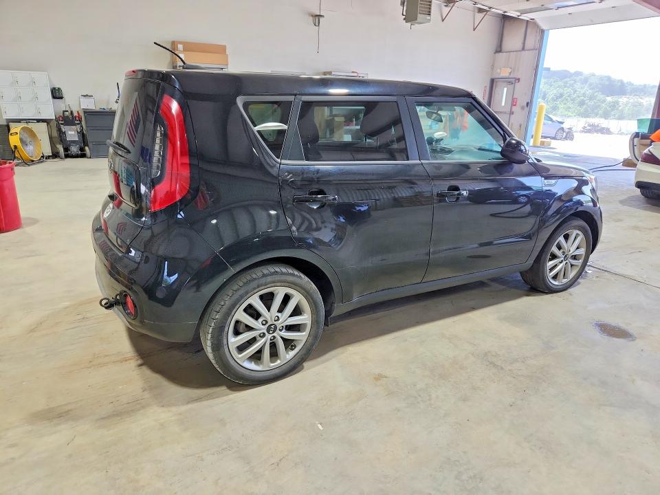 2018 Kia Soul მანქანა იყიდება აუქციონზე, vin: KNDJP3A59J7574018, აუქციონის ნომერი: 59656906