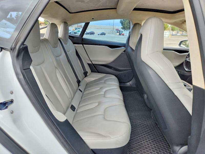 58843956 :رقم المزاد ، 5YJSA1E47GF145197 vin ، 2016 Tesla Model S مزاد بيع