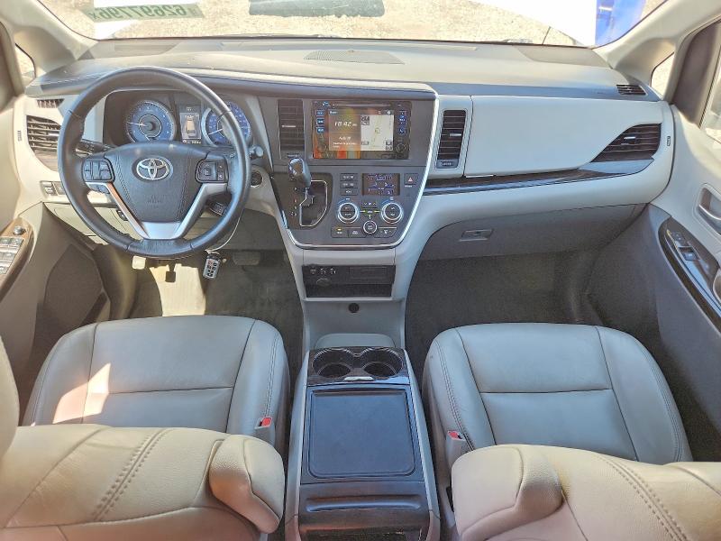 62697796 :رقم المزاد ، 5TDDZ3DC2HS157020 vin ، 2017 Toyota Sienna مزاد بيع