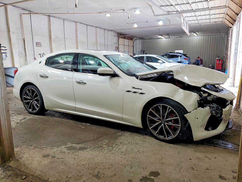 2022 Maserati Ghibli მანქანა იყიდება აუქციონზე, vin: ZAM57YTM9NX399774, აუქციონის ნომერი: 62676416