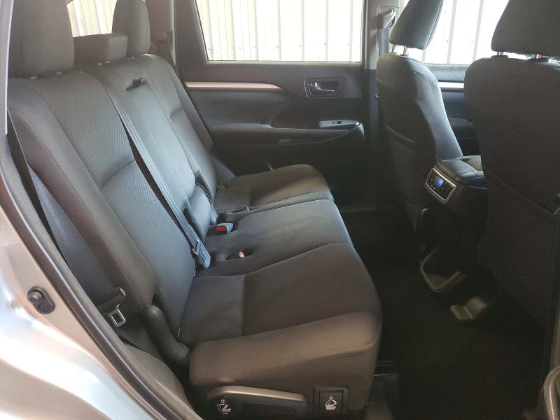 Auction sale of the 2018 Toyota Highlander, vin: 5TDZZRFH3JS257702, lot number: 63133136