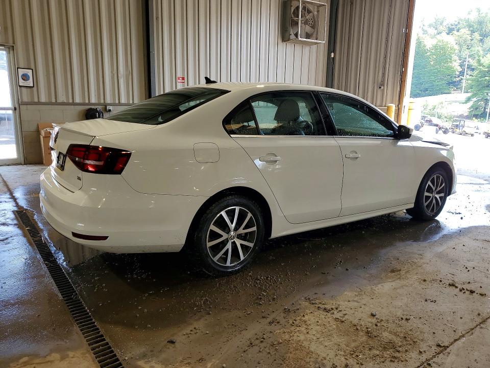 61507076 :رقم المزاد ، 3VWDB7AJ0HM268015 vin ، 2017 Volkswagen Jetta مزاد بيع