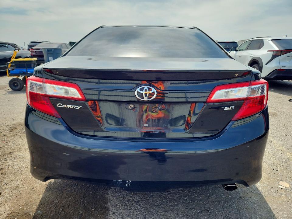 60924176 :رقم المزاد ، 4T1BF1FK2EU308580 vin ، 2014 Toyota Camry مزاد بيع