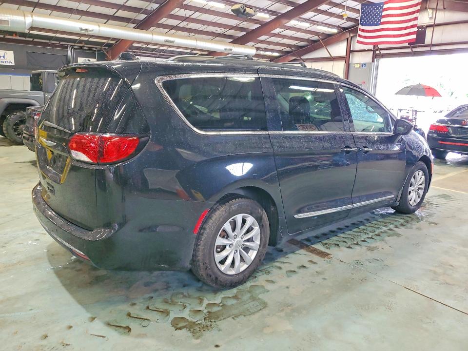 Продаж на аукціоні авто 2017 Chrysler Pacifica, vin: 2C4RC1BG8HR583692, номер лоту: 63364766