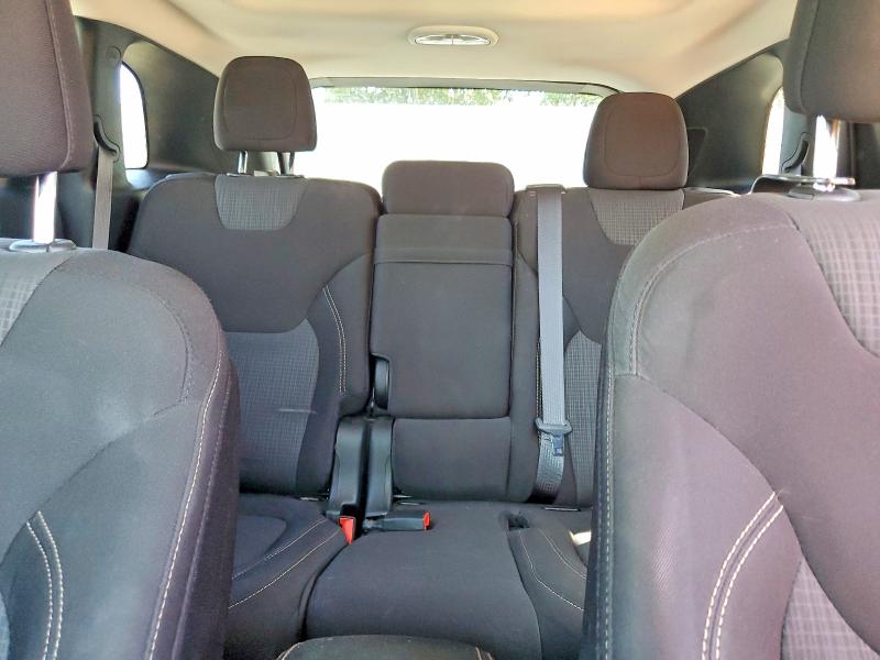60137126 :رقم المزاد ، 1C4PJMCS7FW768399 vin ، 2015 Jeep Cherokee مزاد بيع