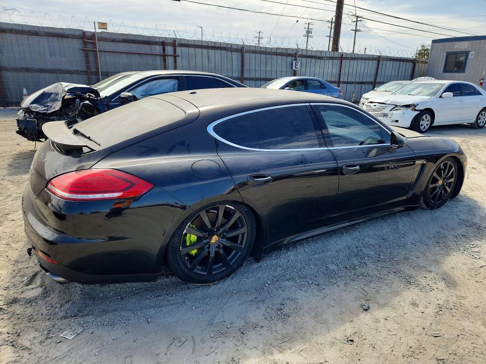 61624736 :رقم المزاد ، WP0AD2A70FL040716 vin ، 2015 Porsche Panamera مزاد بيع