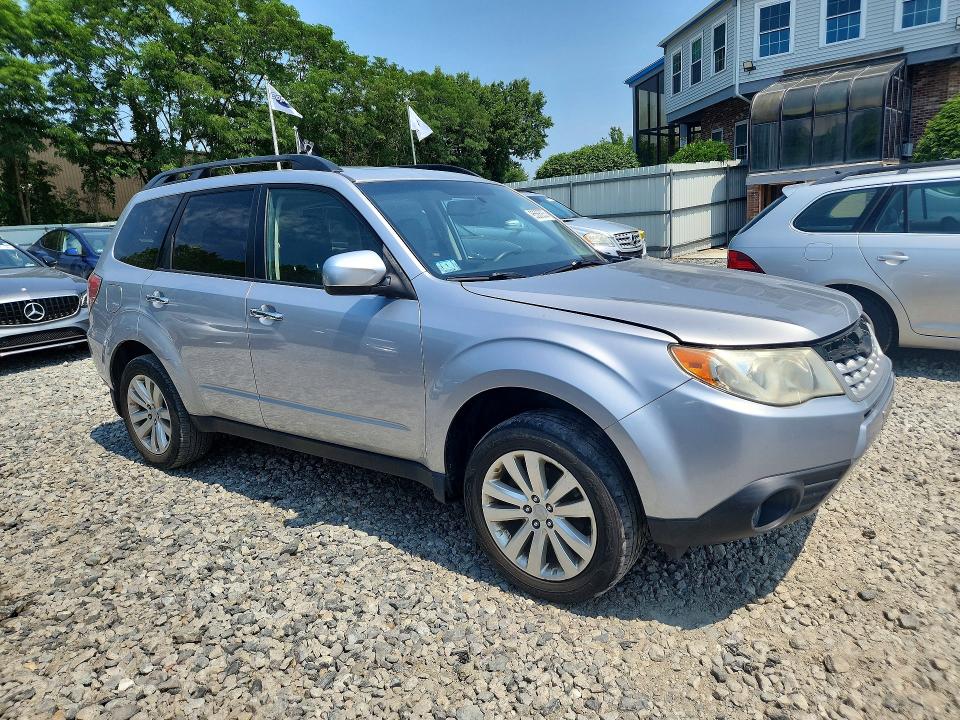 95586235 :رقم المزاد ، JF2SHAEC5DH419576 vin ، 2013 Subaru Forester مزاد بيع