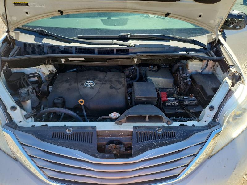 62697796 :رقم المزاد ، 5TDDZ3DC2HS157020 vin ، 2017 Toyota Sienna مزاد بيع