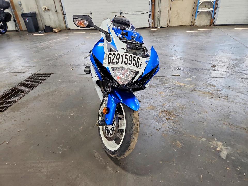 62915956 :رقم المزاد ، JS1GN7FA1B2101767 vin ، 2011 Suzuki Gsx-r600 مزاد بيع
