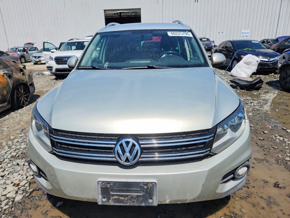 60225706 :رقم المزاد ، WVGAV7AX6CW515625 vin ، 2012 Volkswagen Tiguan مزاد بيع