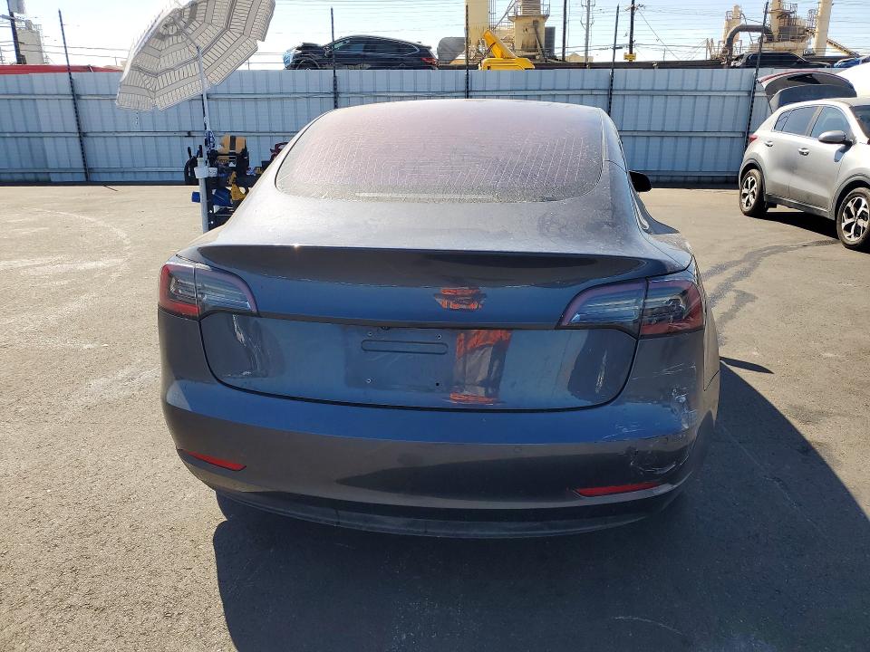 62950656 :رقم المزاد ، 5YJ3E1EA0JF014182 vin ، 2018 Tesla Model 3 مزاد بيع