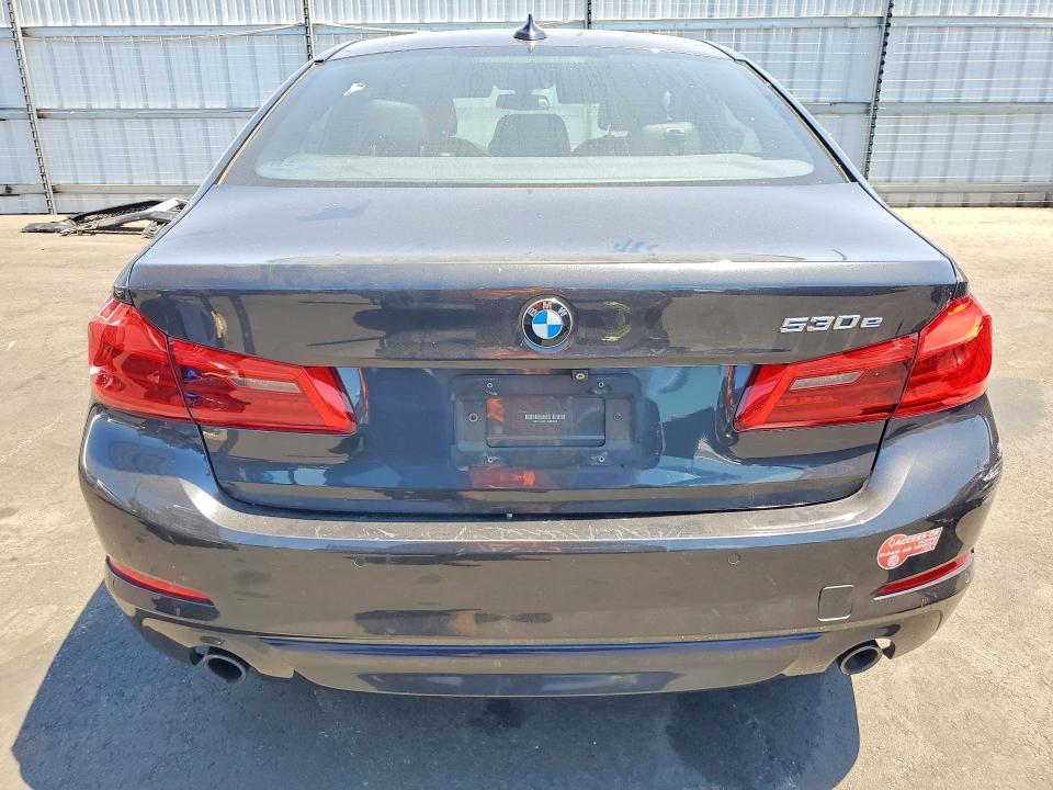 61818106 :رقم المزاد ، WBAJA9C51JB033542 vin ، 2018 Bmw 530e مزاد بيع