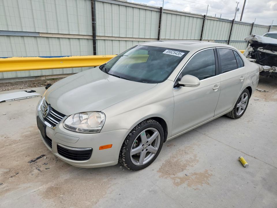 85625435 :رقم المزاد ، 3VWRL7AJ1AM180096 vin ، 2010 Volkswagen Jetta مزاد بيع