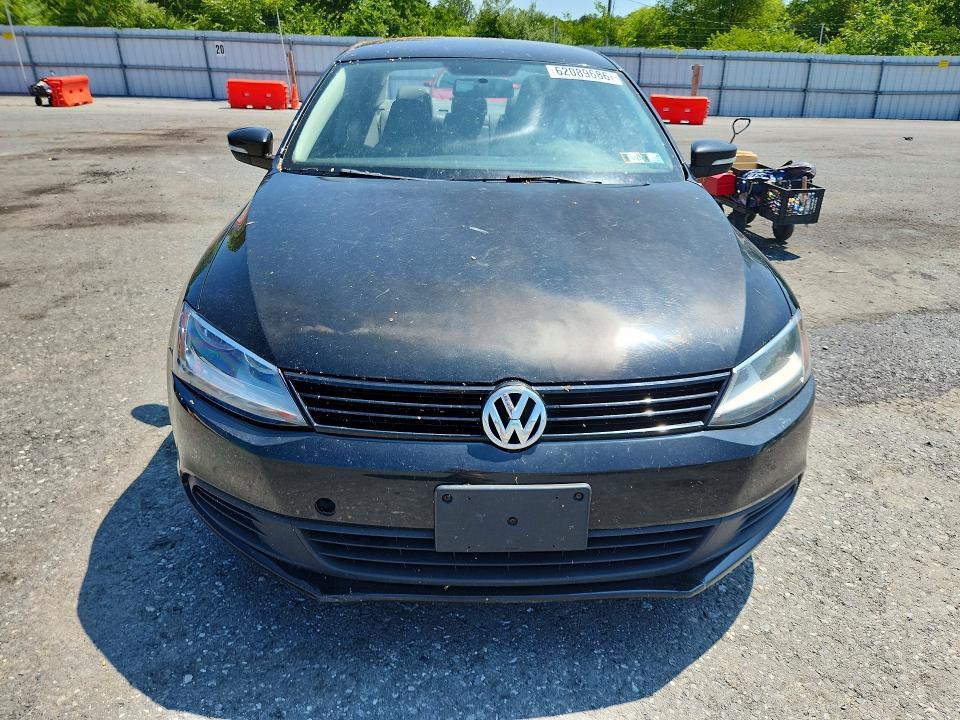 62089686 :رقم المزاد ، 3VWDZ7AJ0BM337353 vin ، 2011 Volkswagen Jetta مزاد بيع