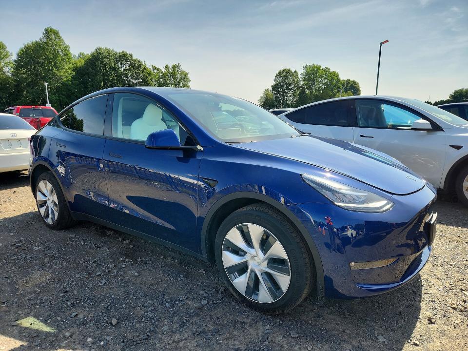 58782586 :رقم المزاد ، 7SAYGDEEXNF418605 vin ، 2022 Tesla Model Y مزاد بيع