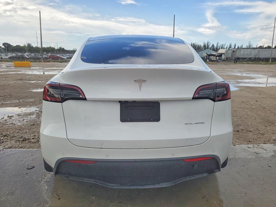 Auction sale of the 2021 Tesla Model Y, vin: 5YJYGAEE8MF284221, lot number: 63318256