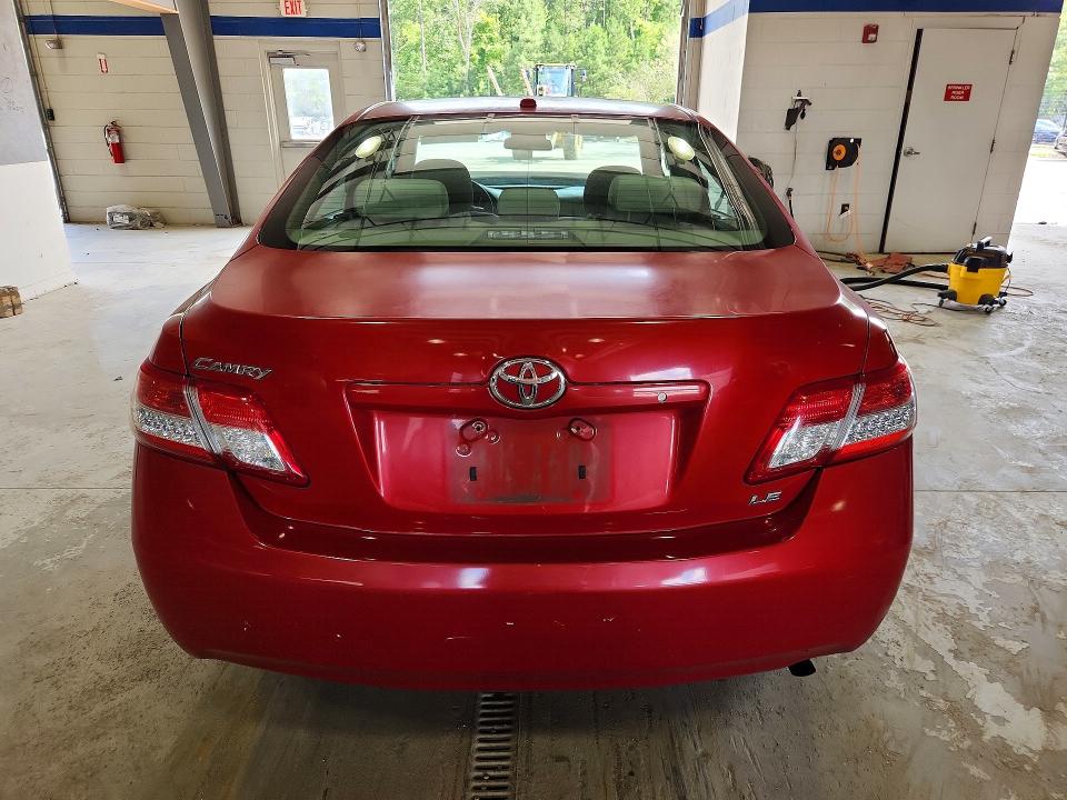 60826126 :رقم المزاد ، 4T4BF3EKXBR213005 vin ، 2011 Toyota Camry مزاد بيع