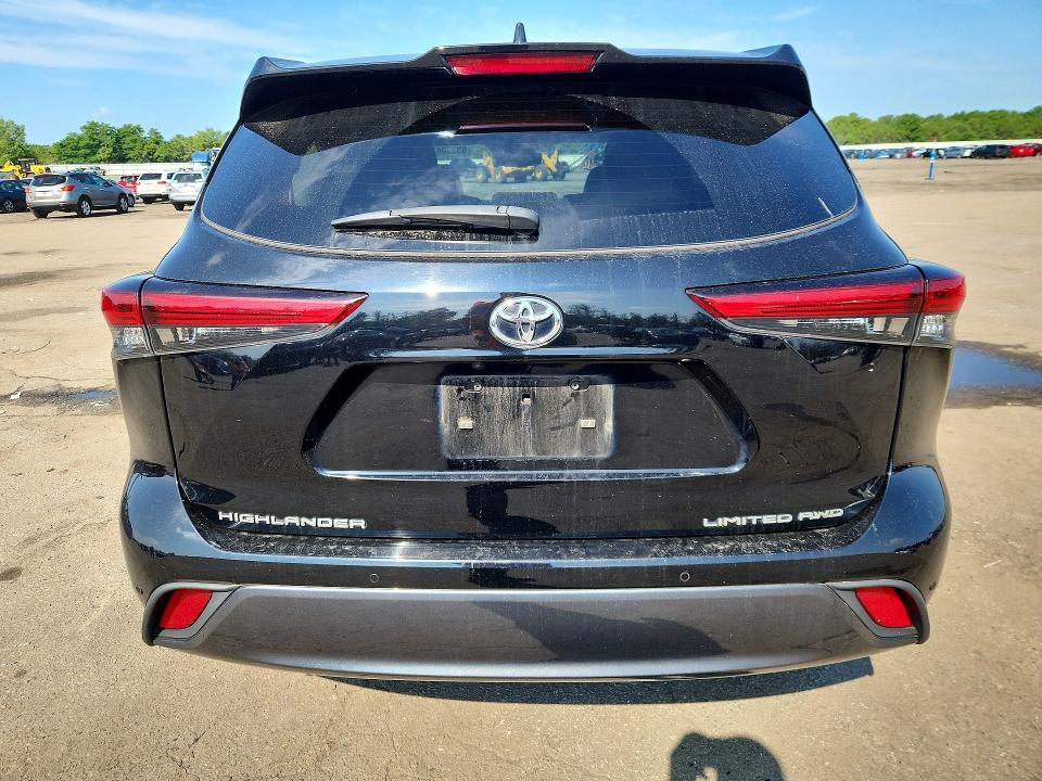 Auction sale of the 2022 Toyota Highlander, vin: 5TDDZRBH8NS567723, lot number: 63339676