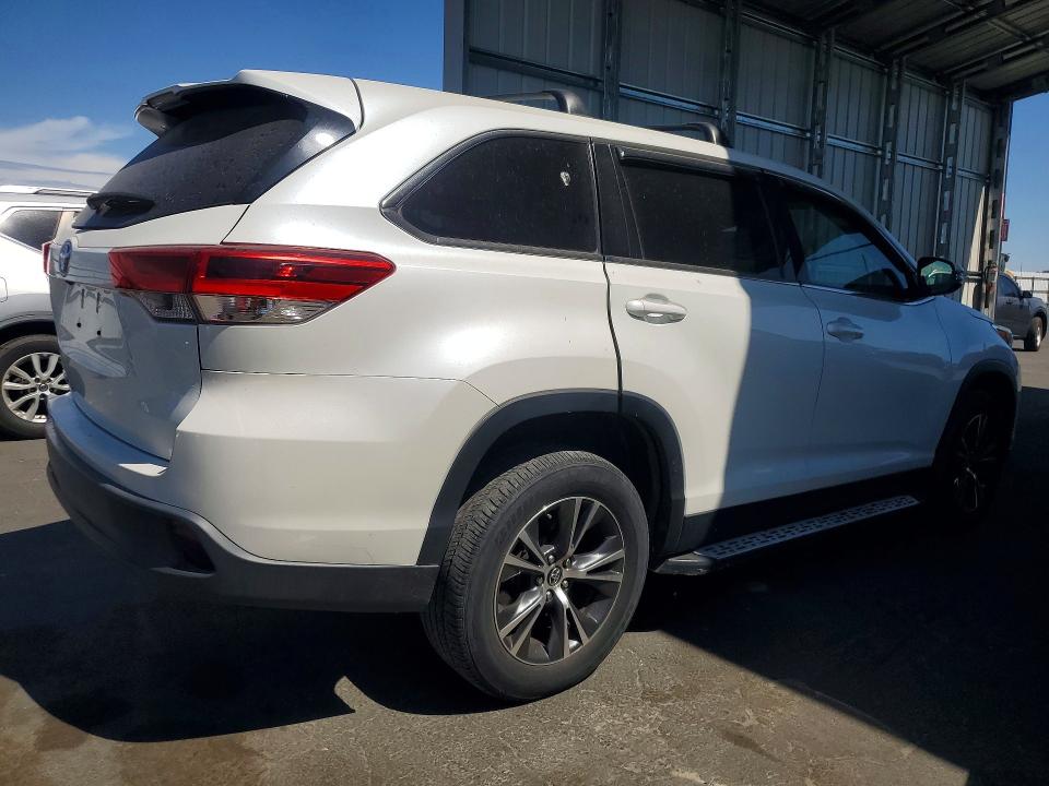 61724376 :رقم المزاد ، 5TDZZRFH1KS300015 vin ، 2019 Toyota Highlander مزاد بيع