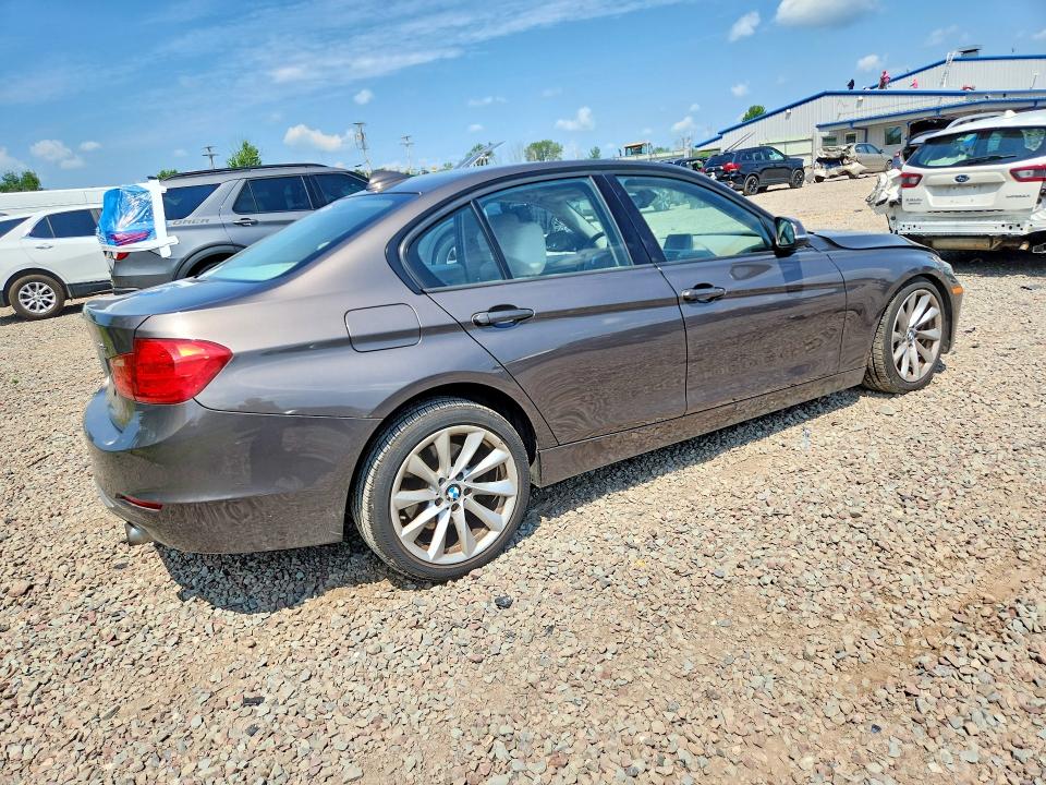 60328376 :رقم المزاد ، WBA3B9C52DF140800 vin ، 2013 Bmw 335 مزاد بيع