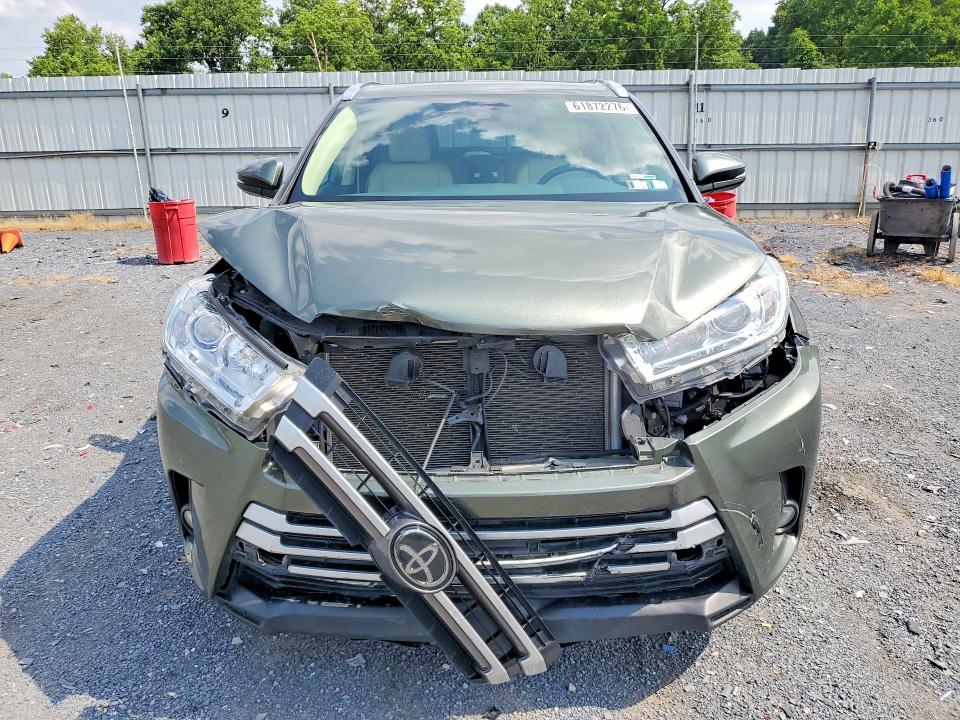 2018 Toyota Highlander მანქანა იყიდება აუქციონზე, vin: 5TDJZRFH8JS818795, აუქციონის ნომერი: 61872276
