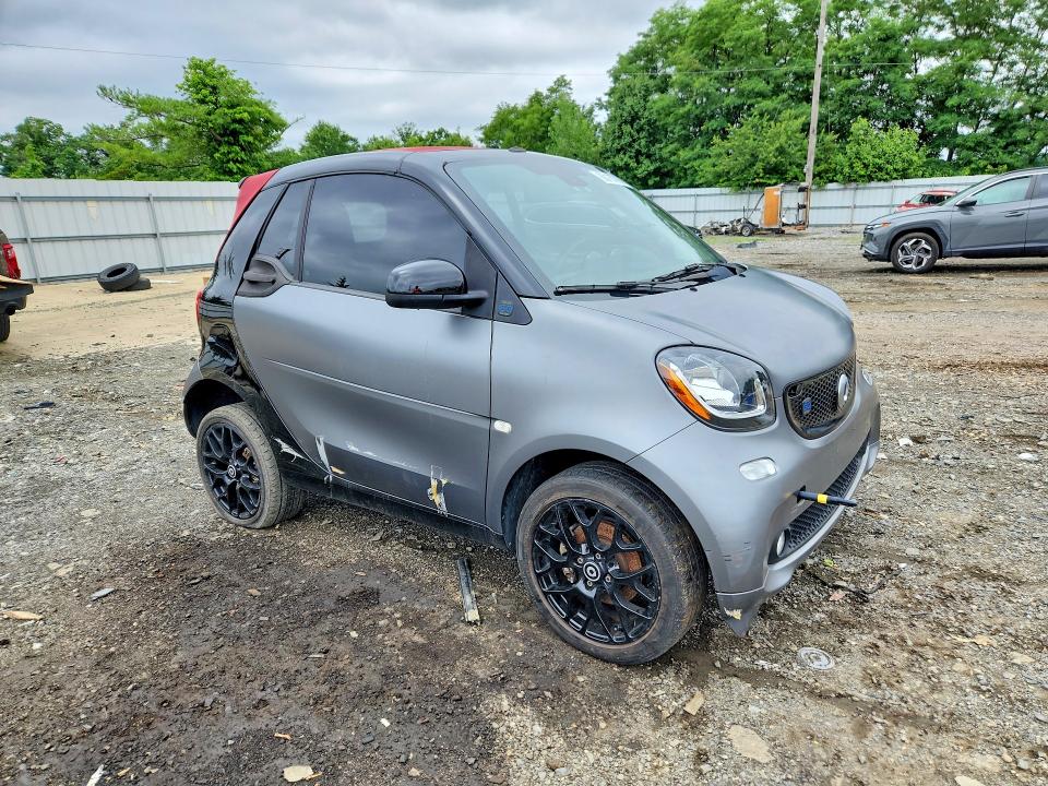 60167766 :رقم المزاد ، WMEFK9BA8KK393186 vin ، 2019 Smart Fortwo مزاد بيع