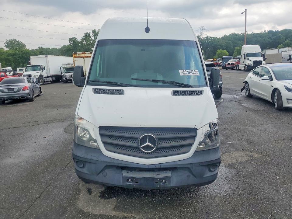 59670186 :رقم المزاد ، WD3PE7CD3HP567503 vin ، 2017 Mercedes-benz Sprinter مزاد بيع