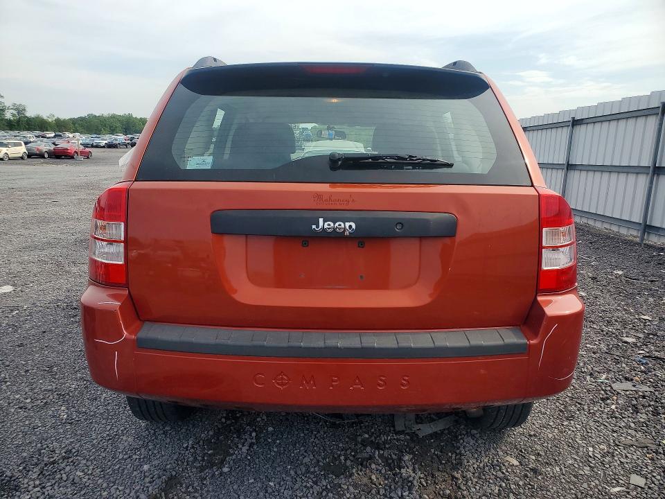 60736706 :رقم المزاد ، 1J8FT47W18D707897 vin ، 2008 Jeep Compass مزاد بيع
