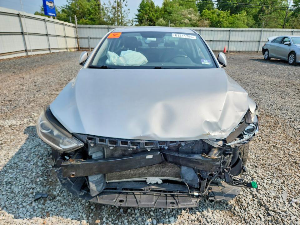 2017 Hyundai Elantra მანქანა იყიდება აუქციონზე, vin: KMHD84LF4HU269359, აუქციონის ნომერი: 61211756