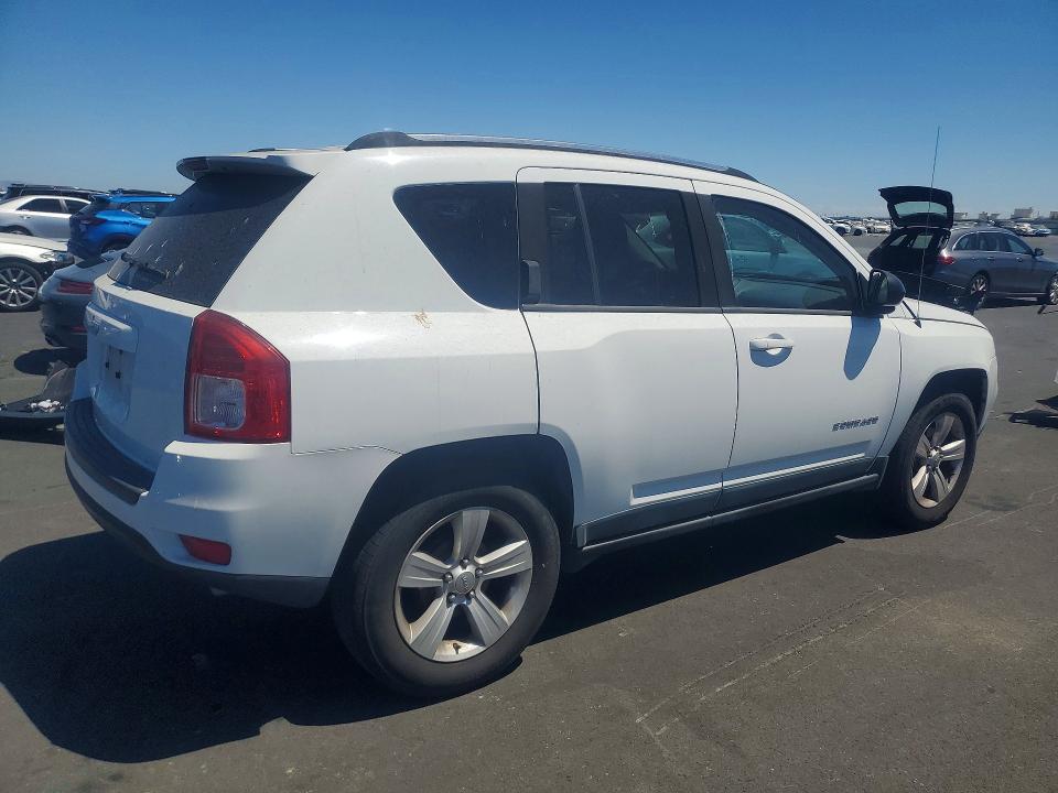 61338616 :رقم المزاد ، 1J4NT1FA2BD195592 vin ، 2011 Jeep Compass مزاد بيع