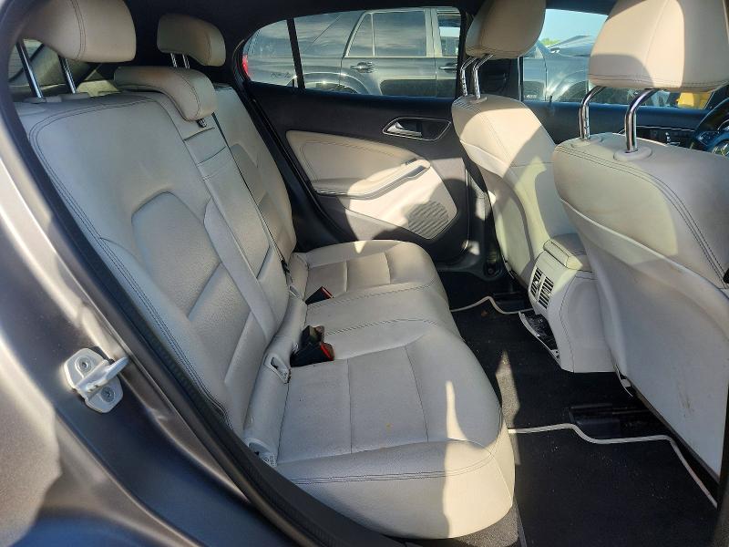 85621295 :رقم المزاد ، WDCTG4EB8JJ424218 vin ، 2018 Mercedes-benz Gla مزاد بيع