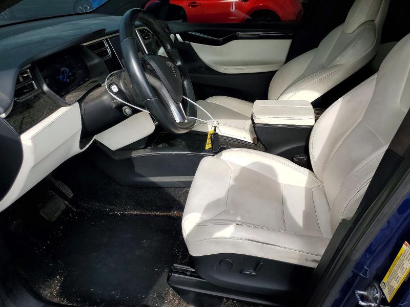 60527906 :رقم المزاد ، 5YJXCDE26HF070168 vin ، 2017 Tesla Model X مزاد بيع