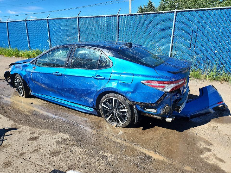 60314346 :رقم المزاد ، 4T1BZ1HK4JU011132 vin ، 2018 Toyota Camry مزاد بيع