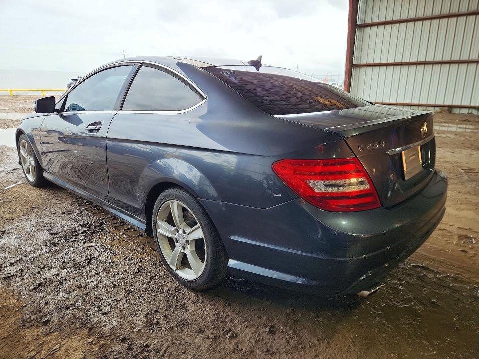 Продажа на аукционе авто 2013 Mercedes-benz C, vin: WDDGJ4HB7DG053015, номер лота: 60090806